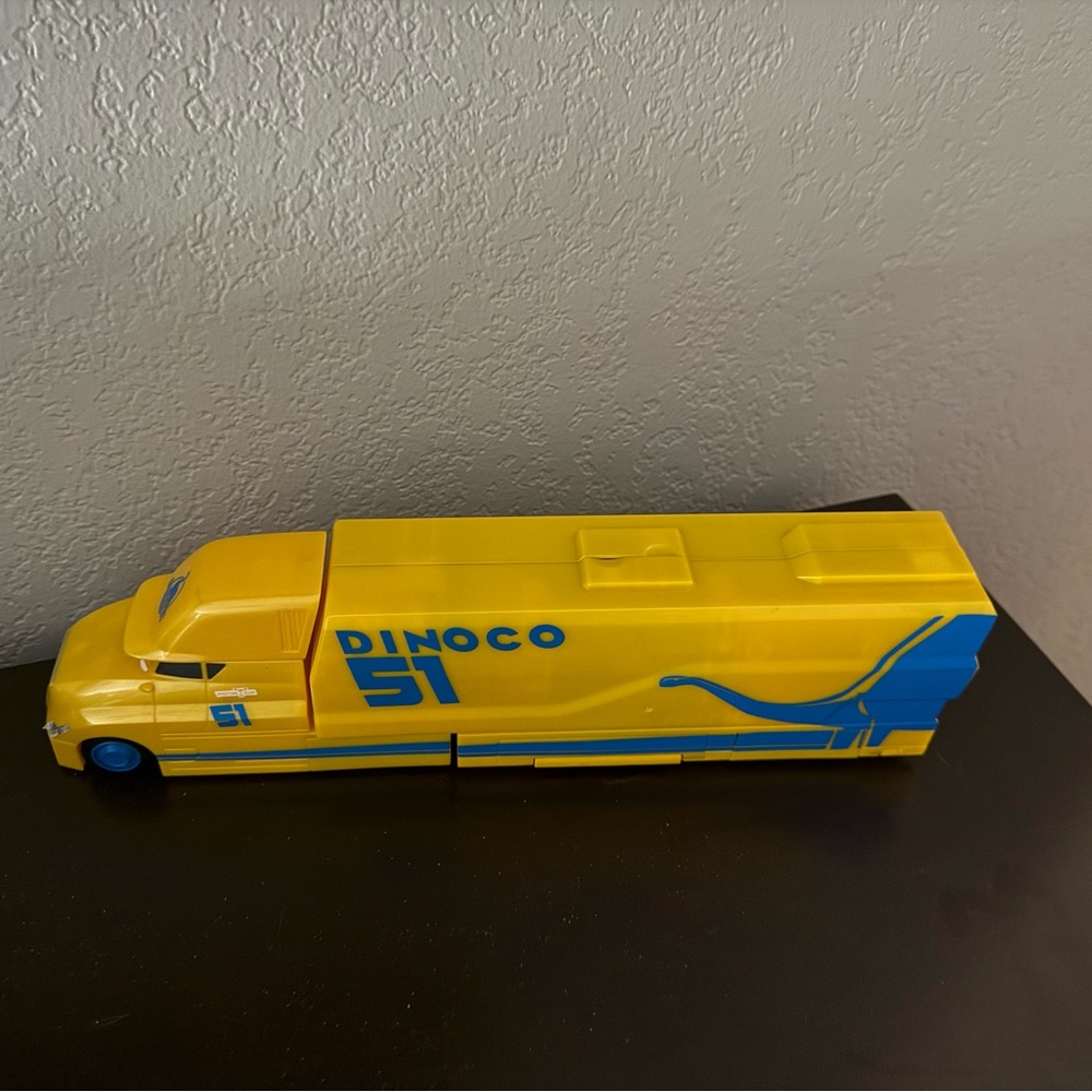 Disney Cars- Dinoco Truck